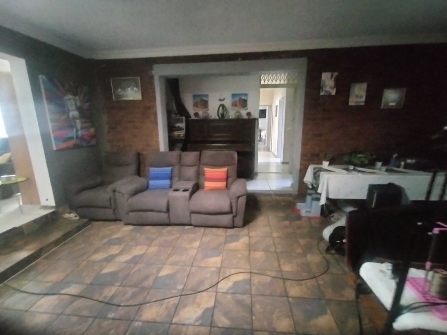 5 Bedroom Property for Sale in Amandasig Gauteng