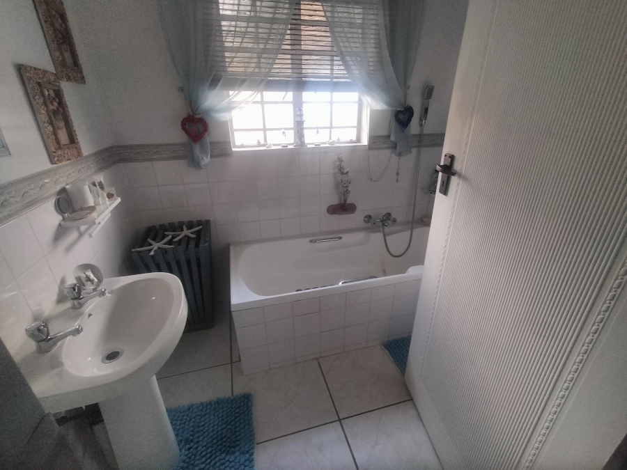 5 Bedroom Property for Sale in Amandasig Gauteng