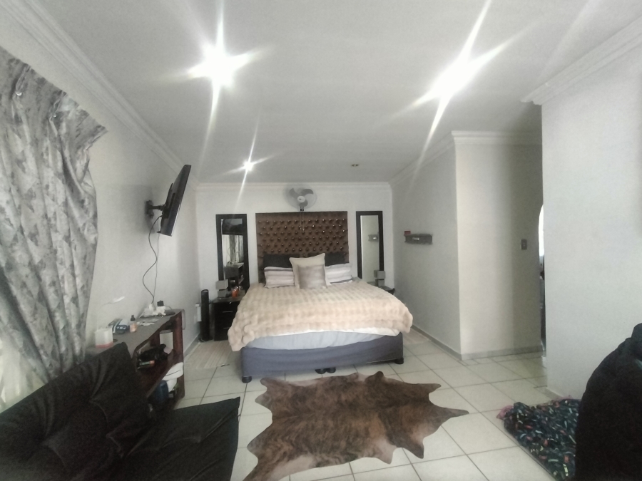 5 Bedroom Property for Sale in Amandasig Gauteng