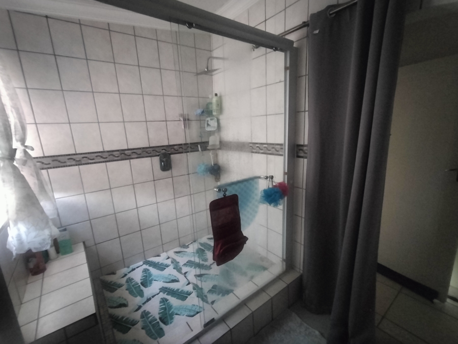 5 Bedroom Property for Sale in Amandasig Gauteng
