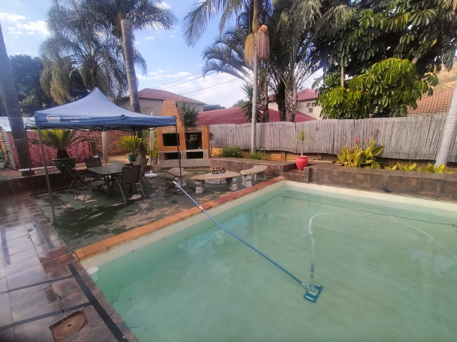 5 Bedroom Property for Sale in Amandasig Gauteng