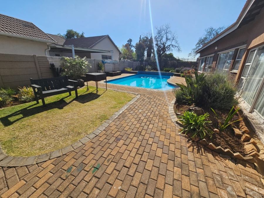 4 Bedroom Property for Sale in Brackenhurst Gauteng