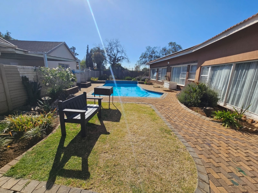4 Bedroom Property for Sale in Brackenhurst Gauteng