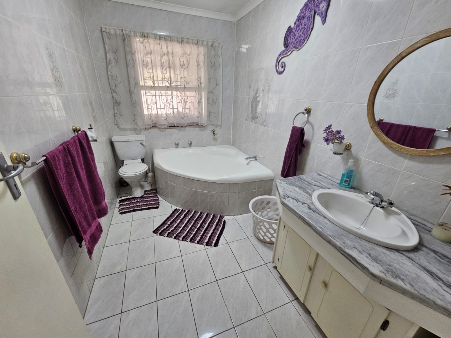 4 Bedroom Property for Sale in Brackenhurst Gauteng