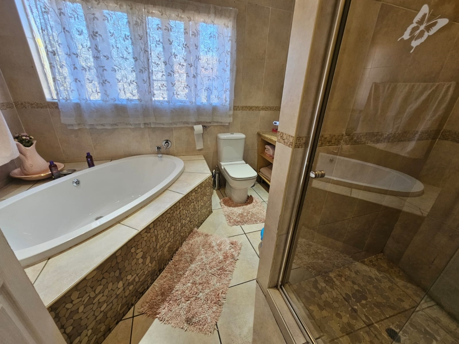 4 Bedroom Property for Sale in Brackenhurst Gauteng