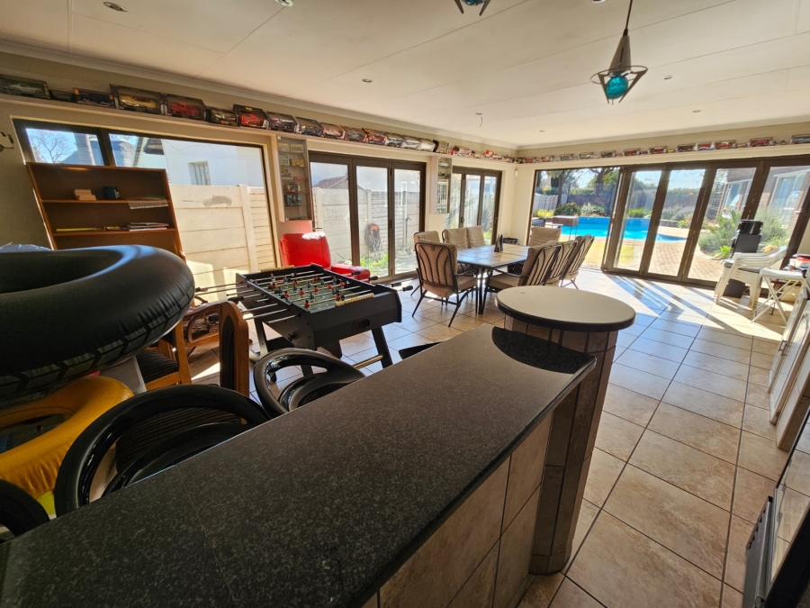 4 Bedroom Property for Sale in Brackenhurst Gauteng