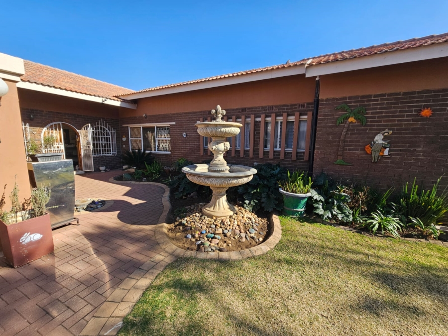 4 Bedroom Property for Sale in Brackenhurst Gauteng