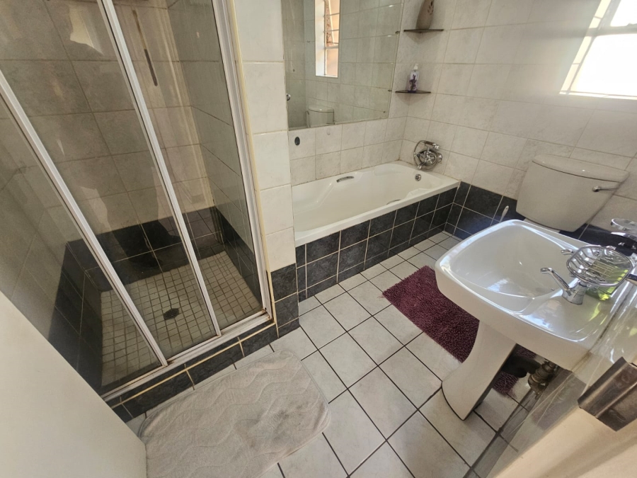 2 Bedroom Property for Sale in New Redruth Gauteng