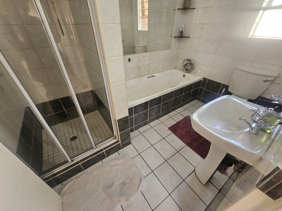 2 Bedroom Property for Sale in New Redruth Gauteng