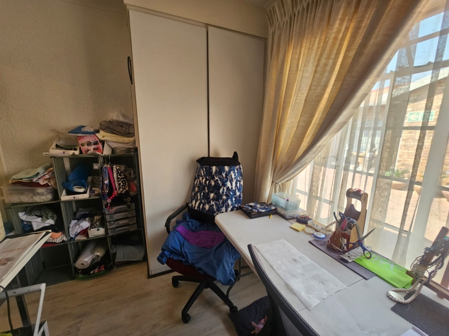 3 Bedroom Property for Sale in New Redruth Gauteng