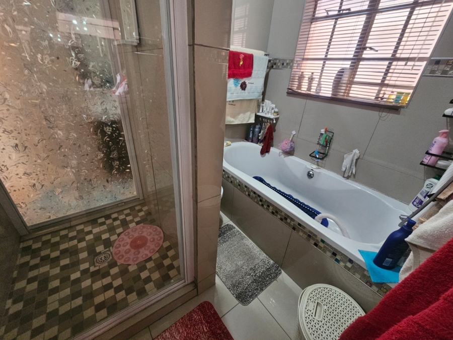 3 Bedroom Property for Sale in New Redruth Gauteng