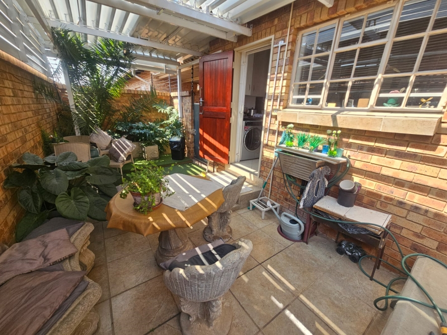 3 Bedroom Property for Sale in New Redruth Gauteng