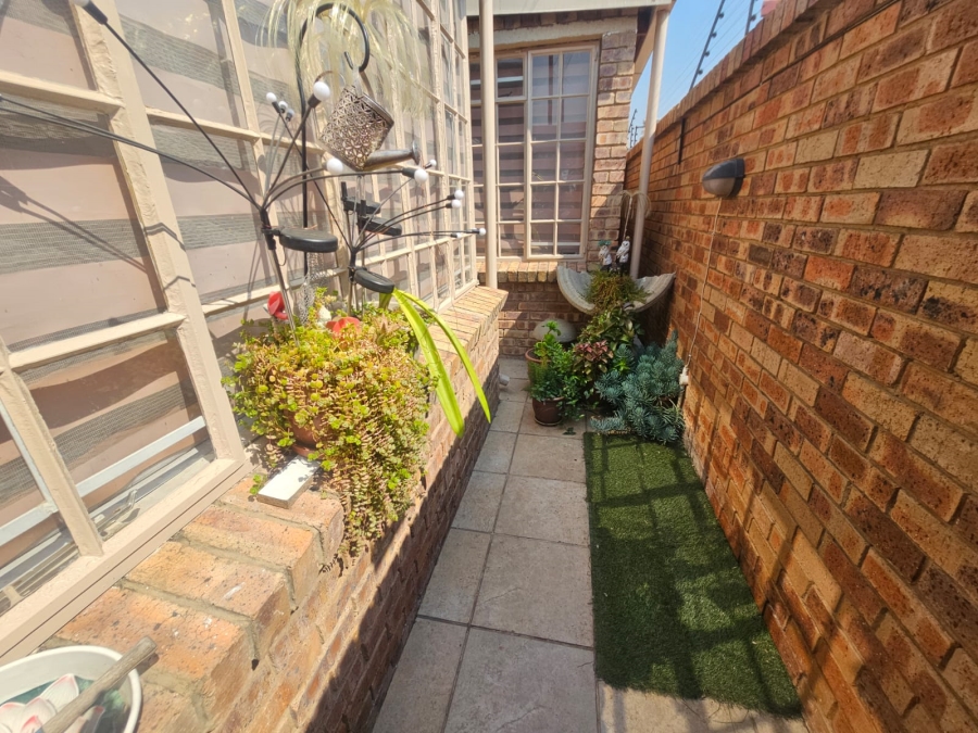 3 Bedroom Property for Sale in New Redruth Gauteng