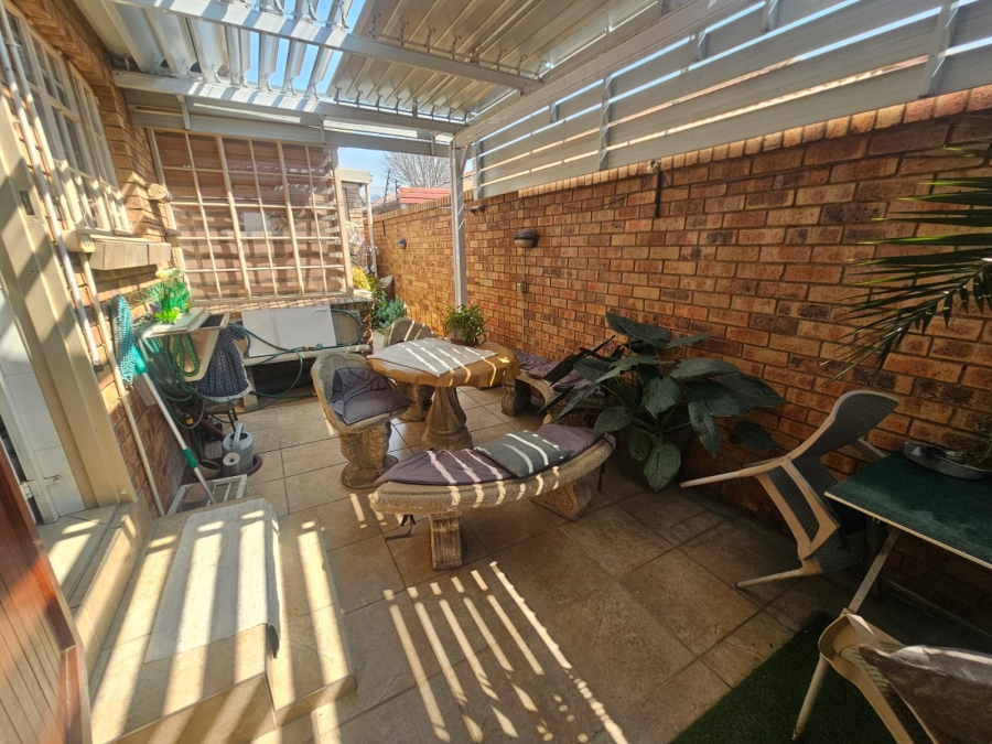 3 Bedroom Property for Sale in New Redruth Gauteng