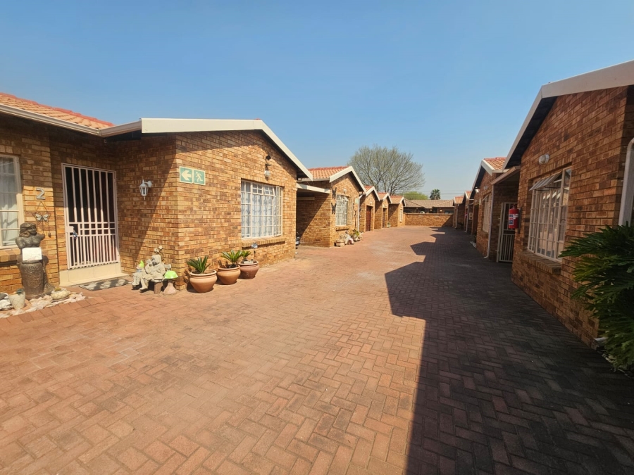 3 Bedroom Property for Sale in New Redruth Gauteng