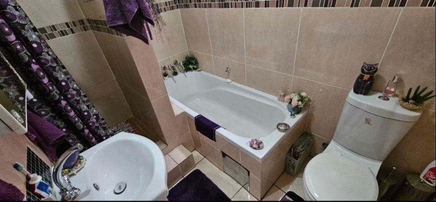 2 Bedroom Property for Sale in New Redruth Gauteng