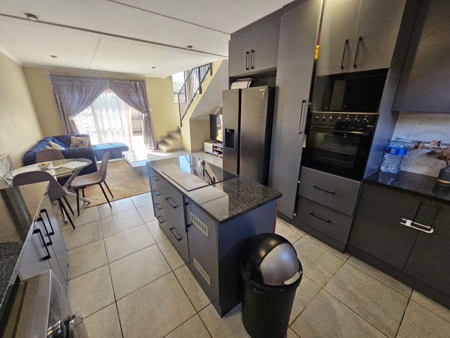 4 Bedroom Property for Sale in Albertsdal Gauteng