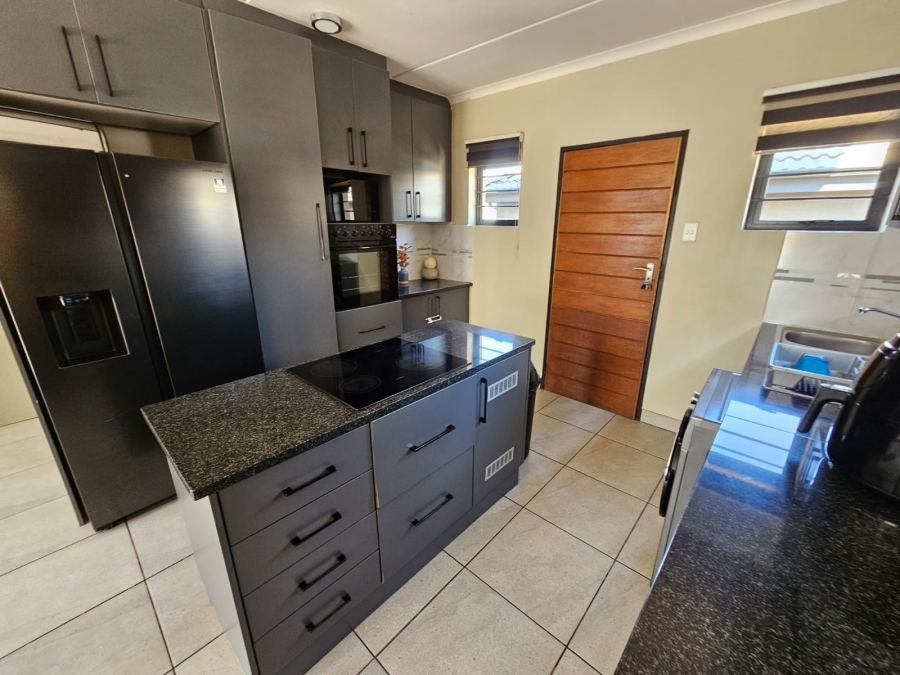 4 Bedroom Property for Sale in Albertsdal Gauteng