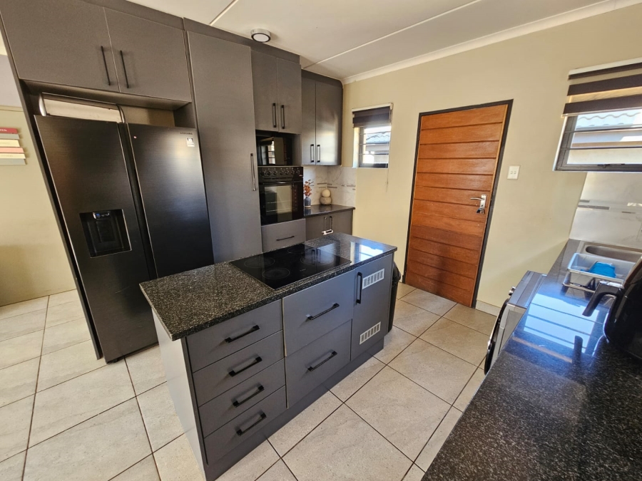 4 Bedroom Property for Sale in Albertsdal Gauteng