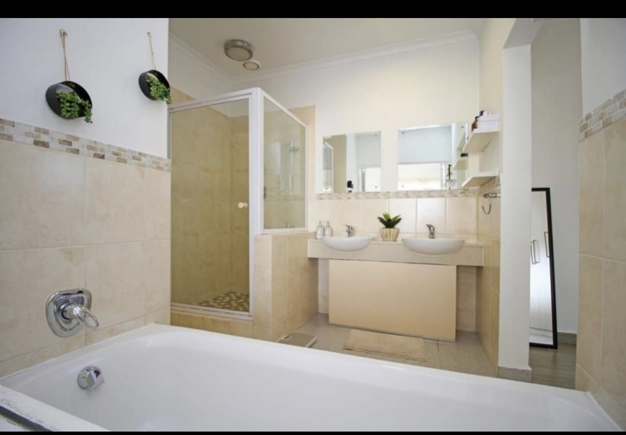 To Let 3 Bedroom Property for Rent in Rivonia Gauteng