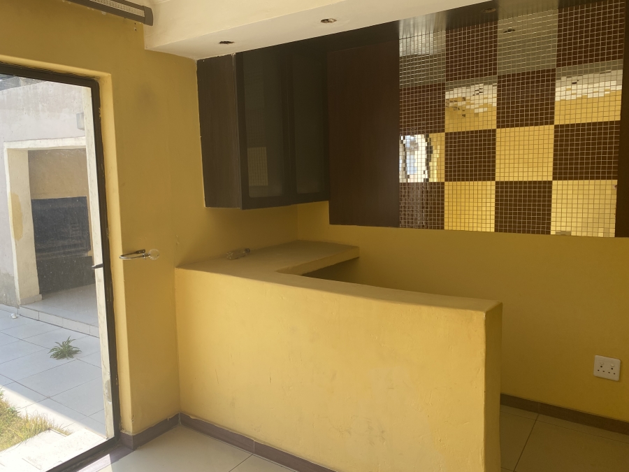 6 Bedroom Property for Sale in Sonneveld Gauteng