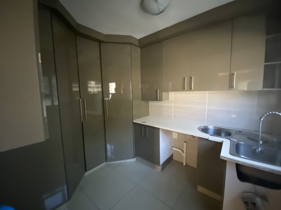 6 Bedroom Property for Sale in Sonneveld Gauteng