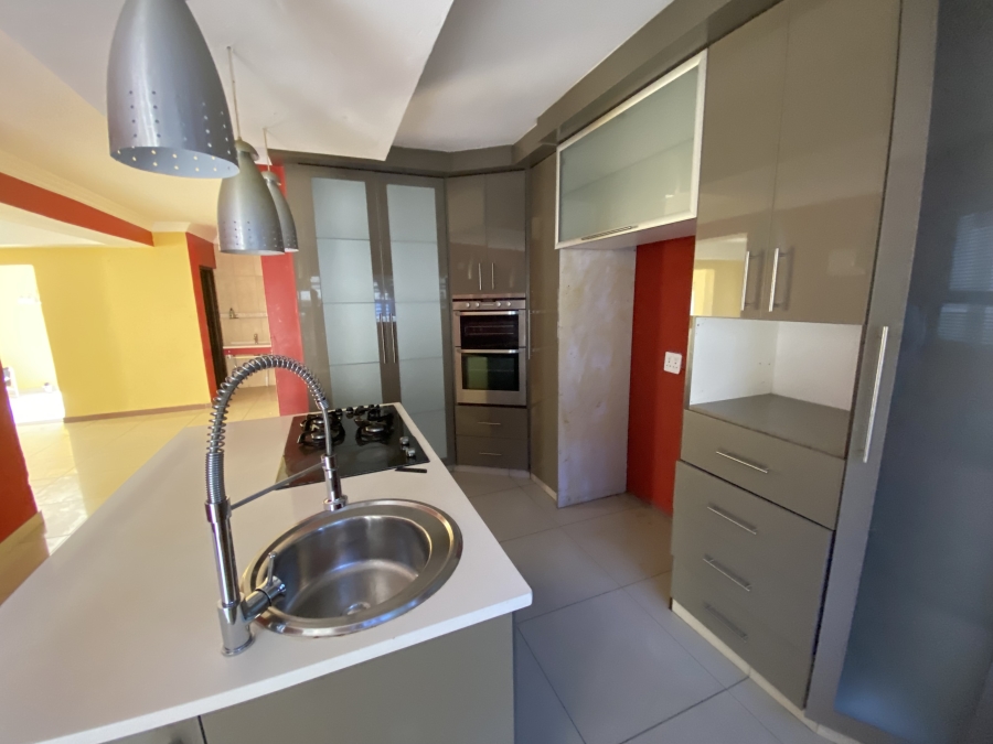 6 Bedroom Property for Sale in Sonneveld Gauteng