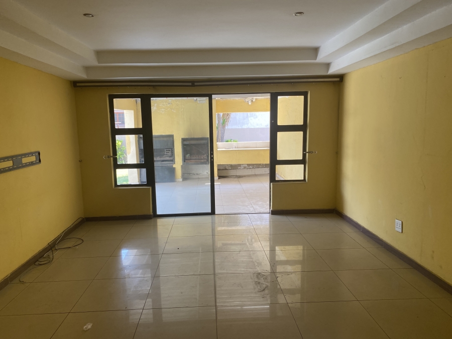 6 Bedroom Property for Sale in Sonneveld Gauteng