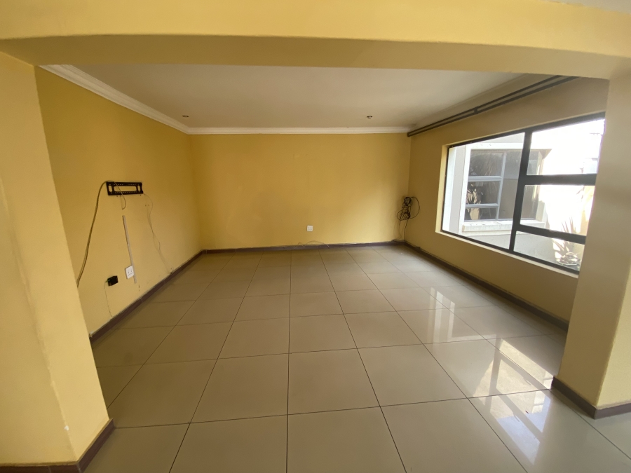 6 Bedroom Property for Sale in Sonneveld Gauteng