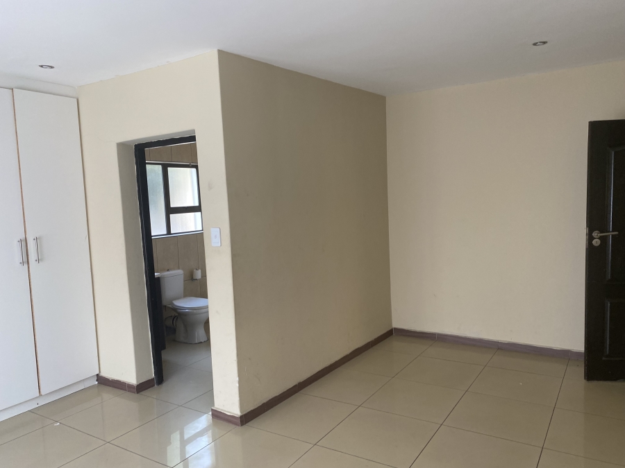 6 Bedroom Property for Sale in Sonneveld Gauteng