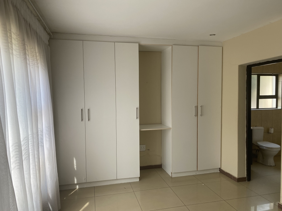 6 Bedroom Property for Sale in Sonneveld Gauteng