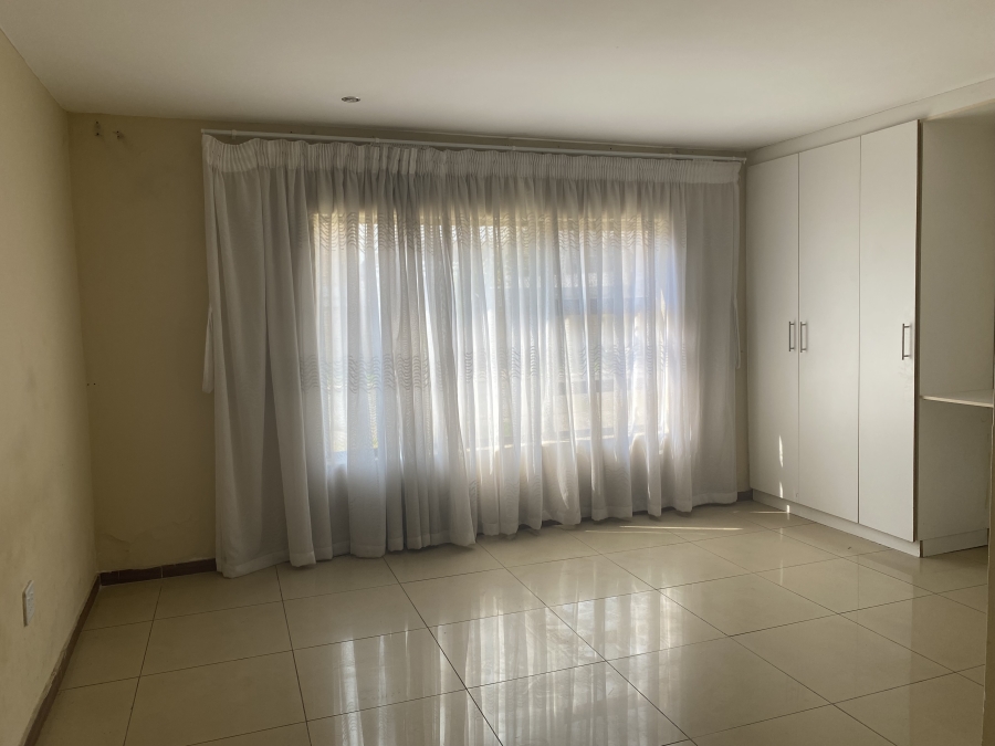 6 Bedroom Property for Sale in Sonneveld Gauteng