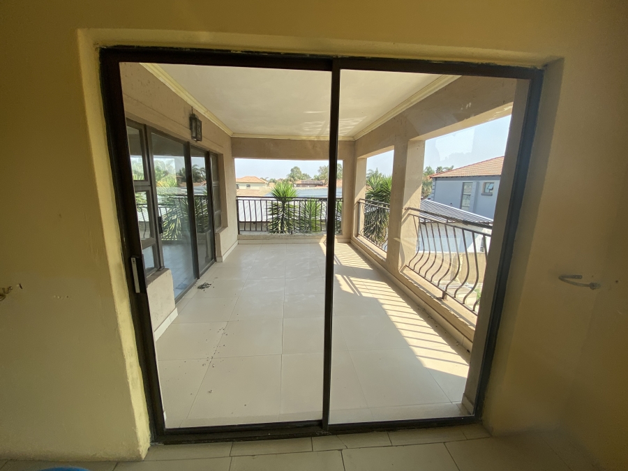6 Bedroom Property for Sale in Sonneveld Gauteng