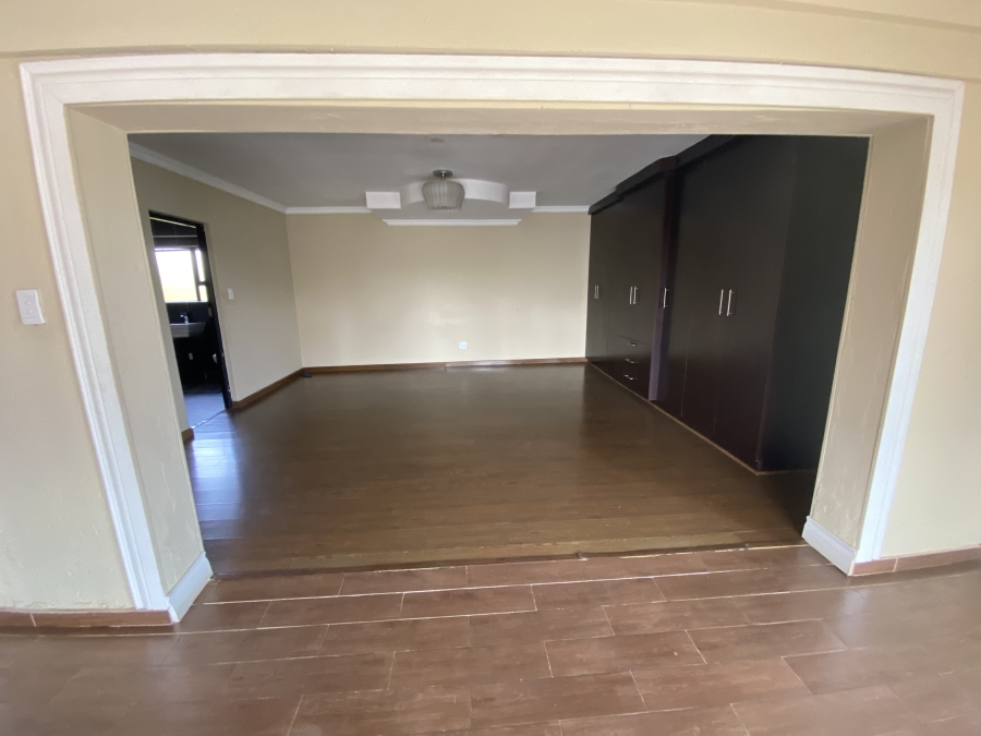 6 Bedroom Property for Sale in Sonneveld Gauteng