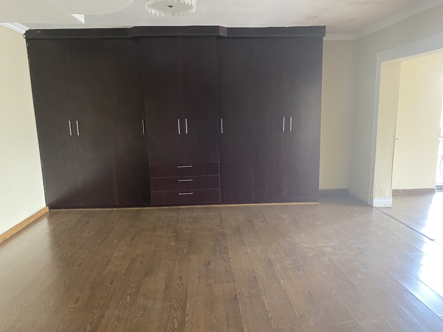 6 Bedroom Property for Sale in Sonneveld Gauteng