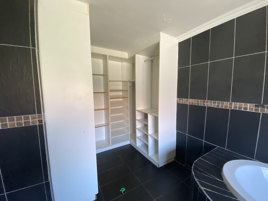 6 Bedroom Property for Sale in Sonneveld Gauteng