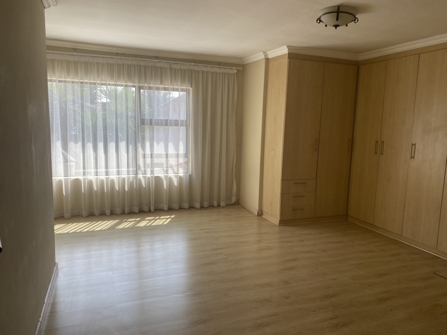 6 Bedroom Property for Sale in Sonneveld Gauteng