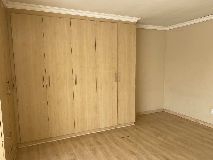 6 Bedroom Property for Sale in Sonneveld Gauteng