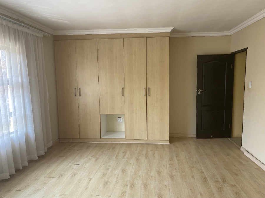 6 Bedroom Property for Sale in Sonneveld Gauteng