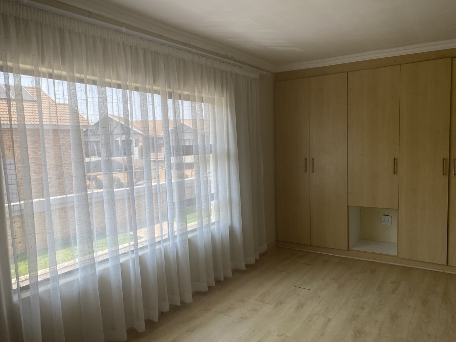 6 Bedroom Property for Sale in Sonneveld Gauteng