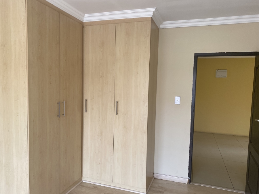 6 Bedroom Property for Sale in Sonneveld Gauteng
