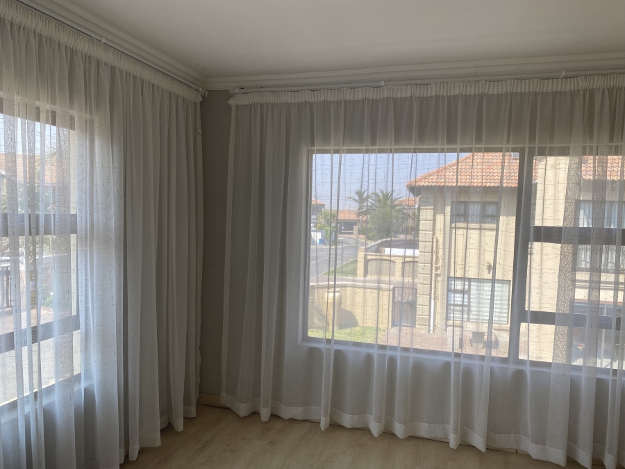 6 Bedroom Property for Sale in Sonneveld Gauteng
