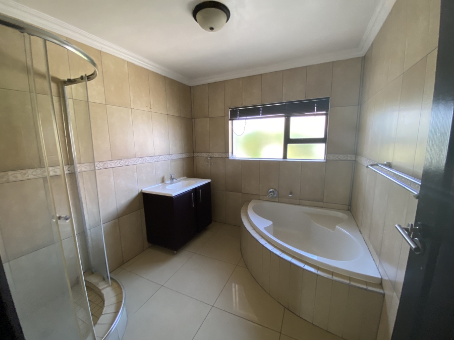 6 Bedroom Property for Sale in Sonneveld Gauteng