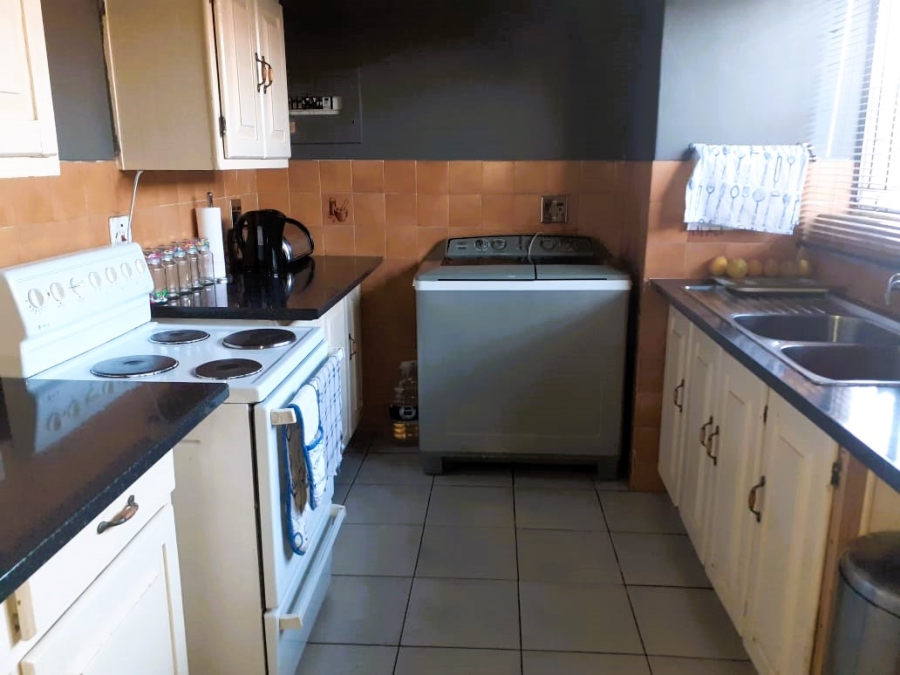 3 Bedroom Property for Sale in Mountain View Gauteng