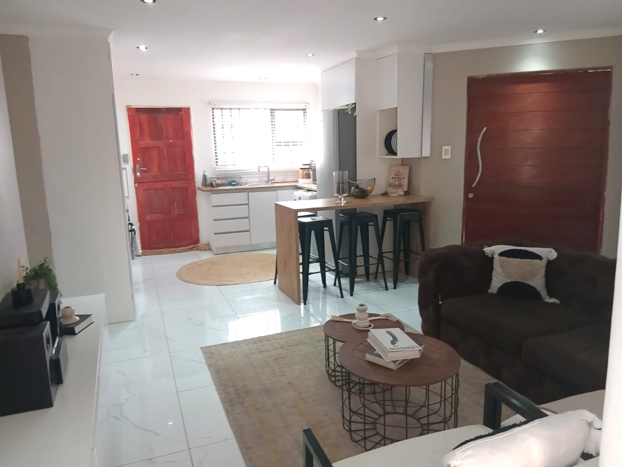 5 Bedroom Property for Sale in Roodekop Gauteng