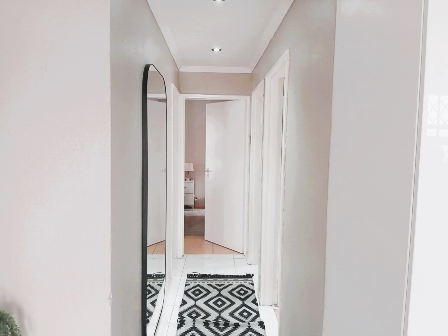 5 Bedroom Property for Sale in Roodekop Gauteng