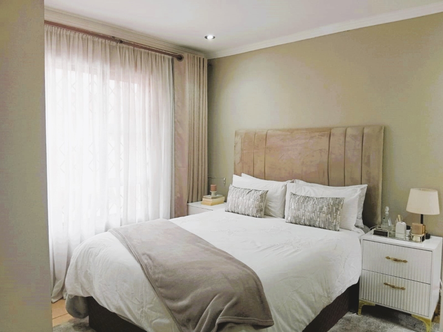 5 Bedroom Property for Sale in Roodekop Gauteng
