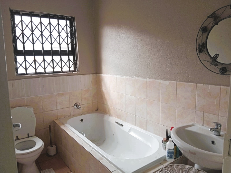 5 Bedroom Property for Sale in Roodekop Gauteng