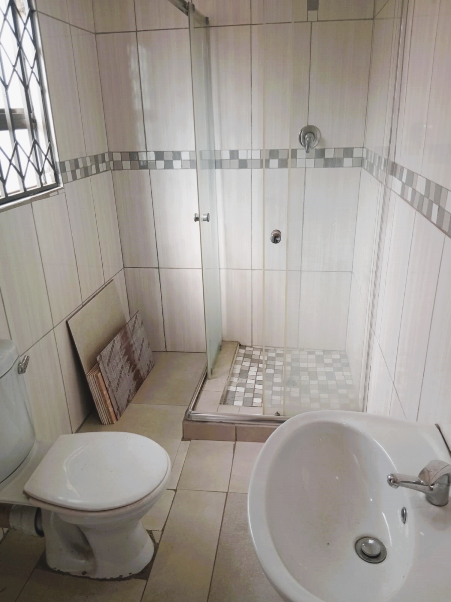 5 Bedroom Property for Sale in Roodekop Gauteng