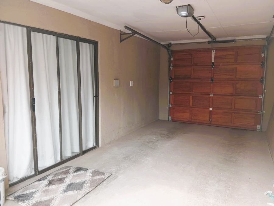 5 Bedroom Property for Sale in Roodekop Gauteng